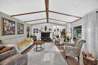 3221 Burroughs Manor NE