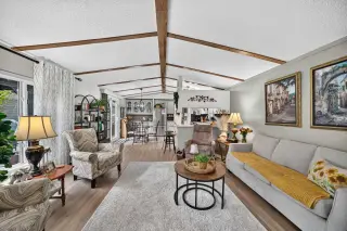 3221 Burroughs Manor NE