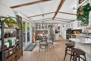 3221 Burroughs Manor NE