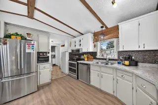 3221 Burroughs Manor NE