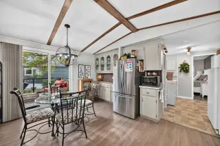 3221 Burroughs Manor NE