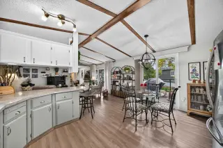 3221 Burroughs Manor NE