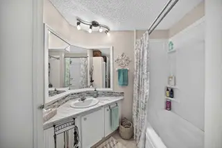 3221 Burroughs Manor NE