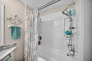 3221 Burroughs Manor NE