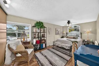 3221 Burroughs Manor NE