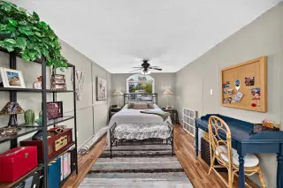3221 Burroughs Manor NE