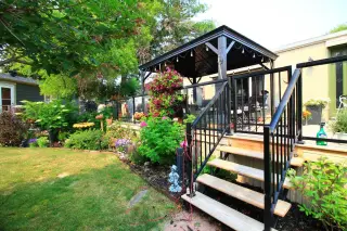 3221 Burroughs Manor NE