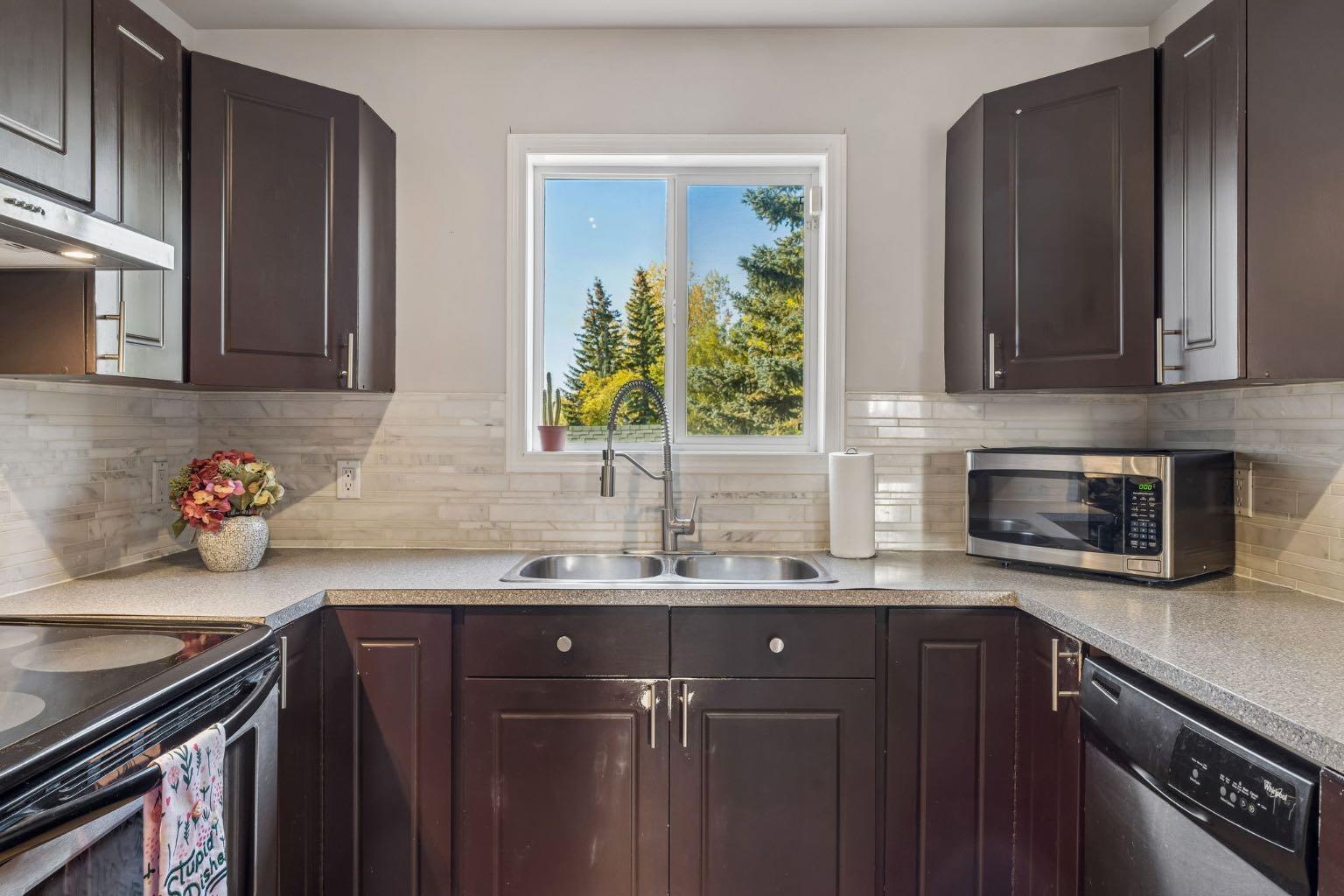 5, 15 Rocky Ridge Gate NW