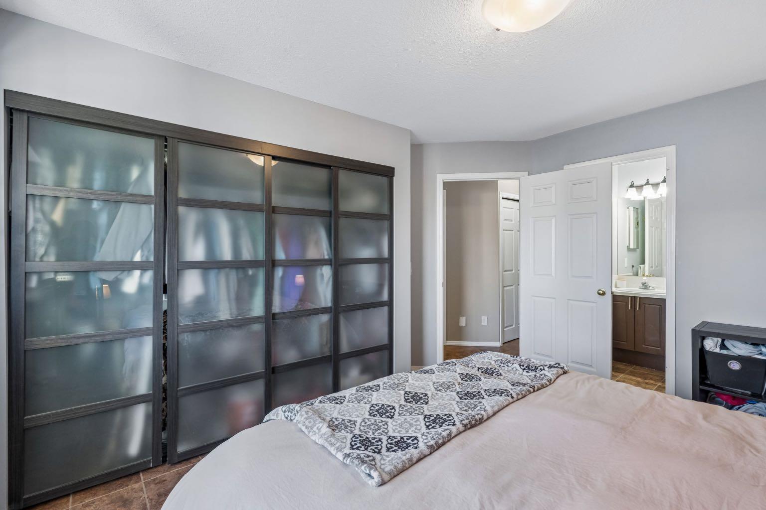 5, 15 Rocky Ridge Gate NW