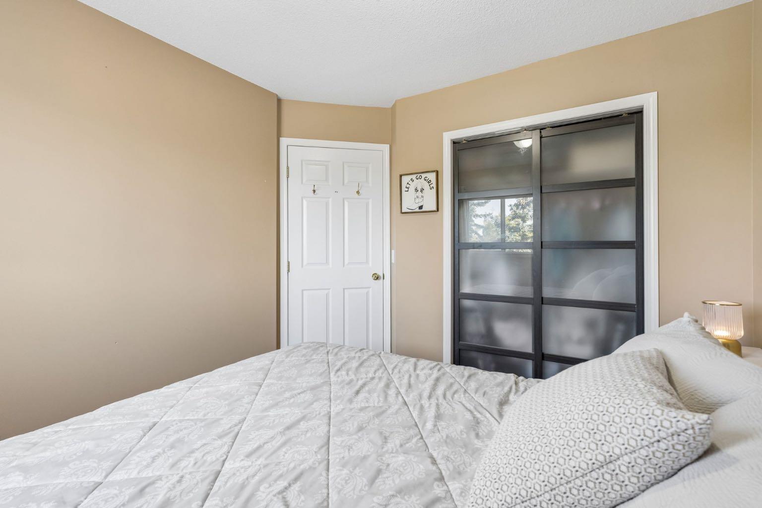 5, 15 Rocky Ridge Gate NW