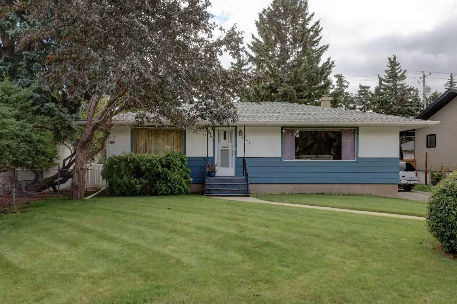 2119 Halifax Crescent NW