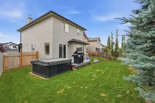 115 Evansmeade Crescent NW