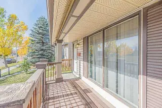 136 Castleridge Drive NE
