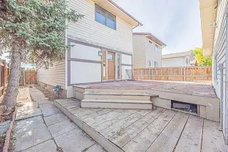 136 Castleridge Drive NE