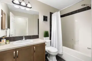 70 Walden Manor SE