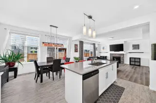 188 Carrington Crescent NW