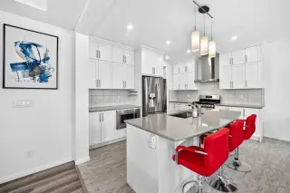 188 Carrington Crescent NW