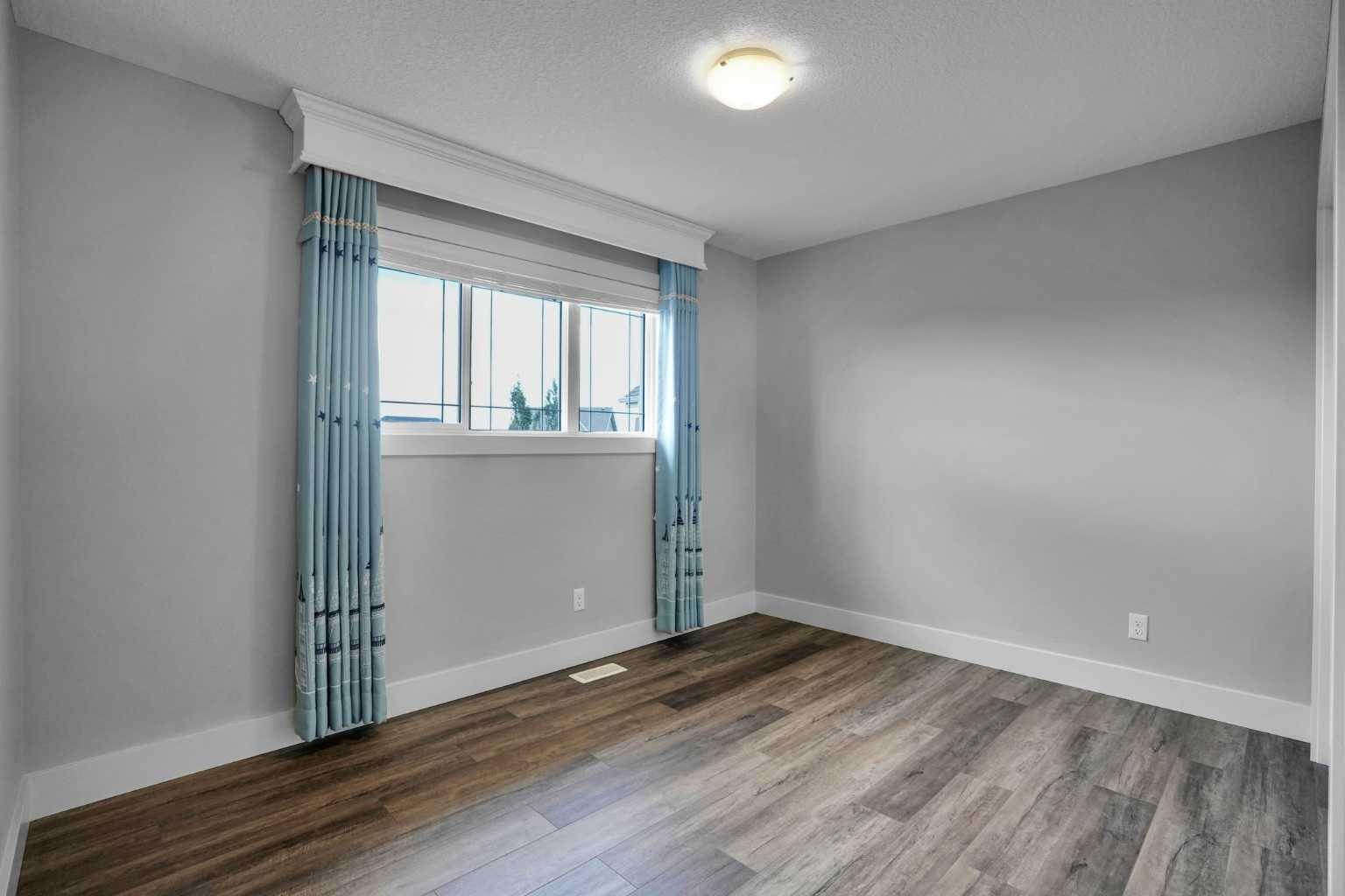 92 Masters Court SE