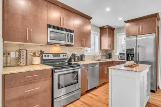 2, 821 Mcdougall Road NE