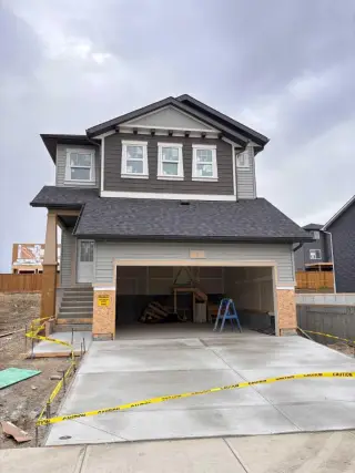 147 Vantage Crescent SW