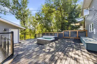 20 Mapleglade Close SE
