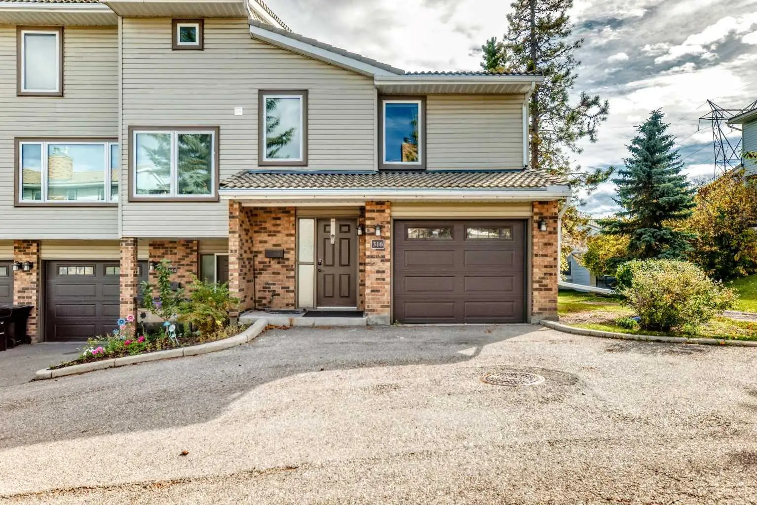 316 Coachway Lane SW