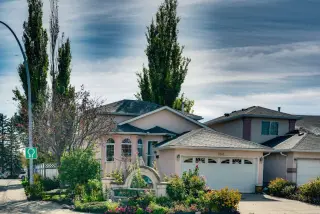 863 Applewood Drive SE