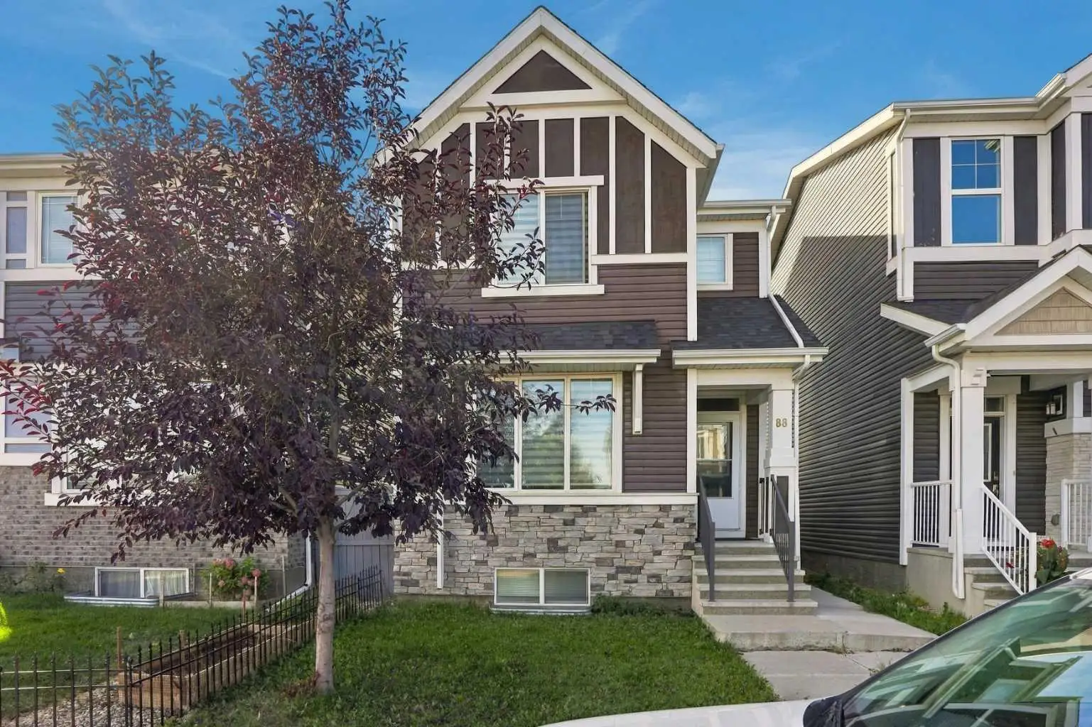 88 Red Embers Crescent NE