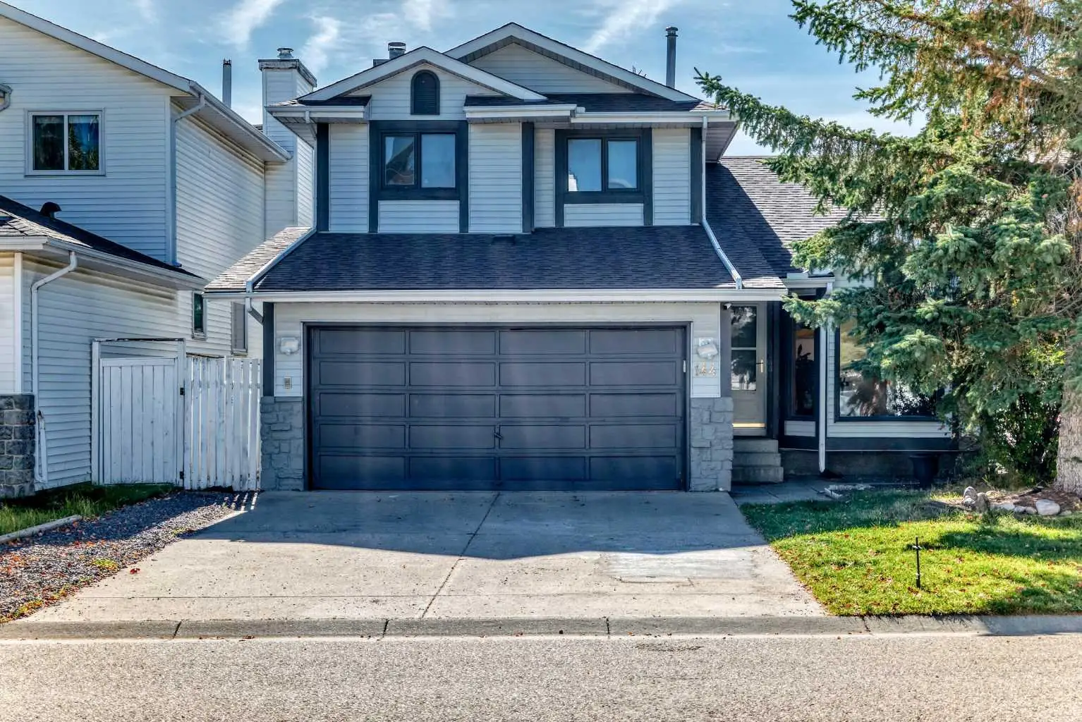 144 Hawkdale Close NW