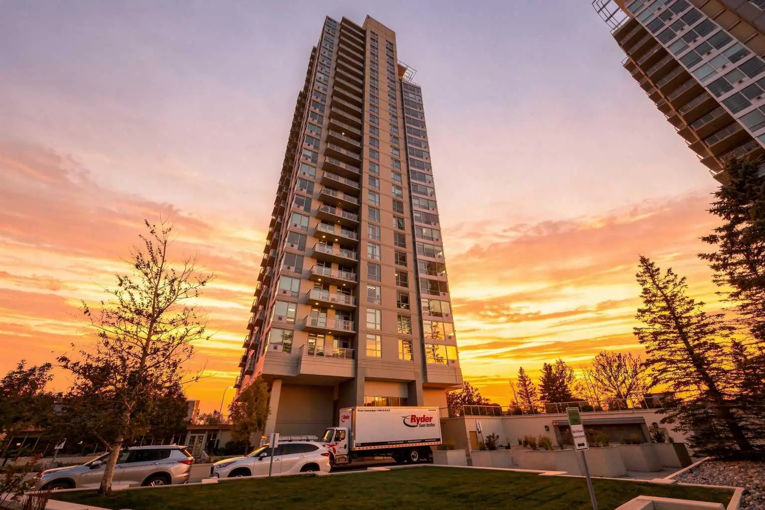 1003, 77 Spruce Place SW