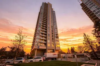 1003, 77 Spruce Place SW