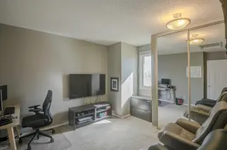 96 Coachway Gardens SW