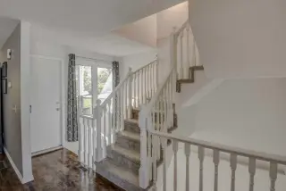 96 Coachway Gardens SW
