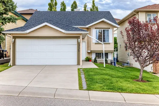 111 Arbour Stone Crescent NW