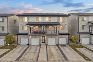 202, 135 Redstone Walk NE