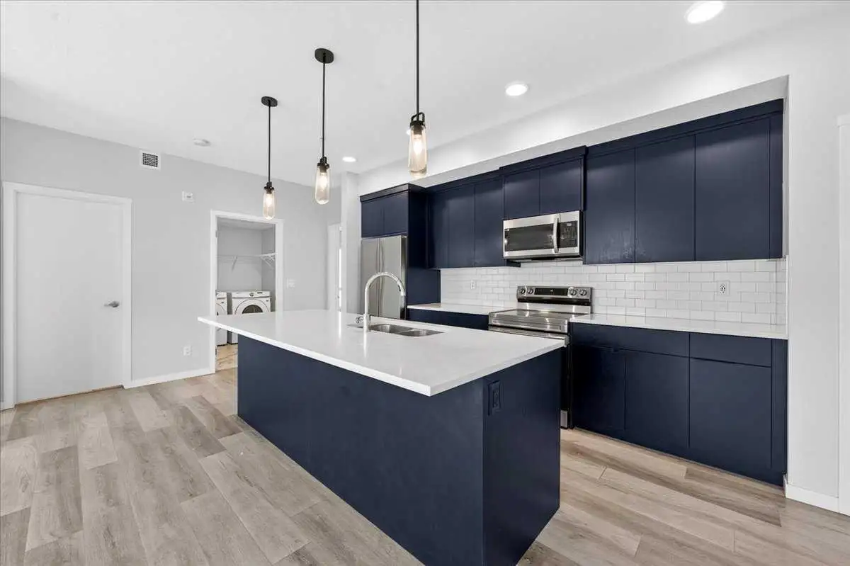 1202, 220 Seton Grove SE