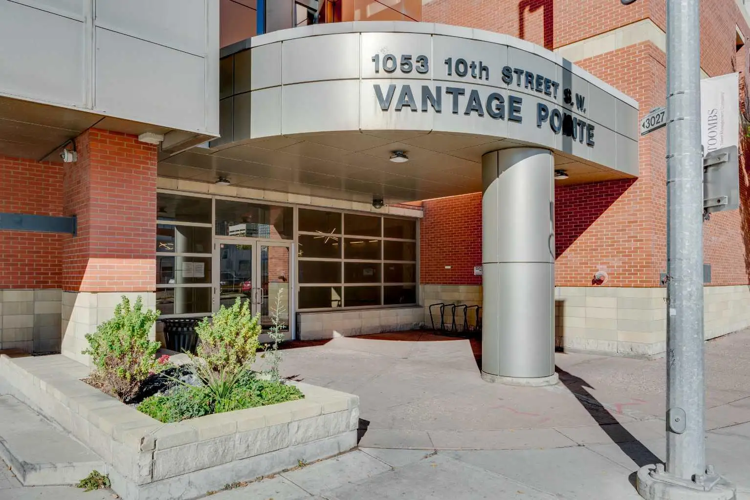 1816, 1053 10 Street SW