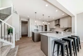 153 Rangeview Path SE
