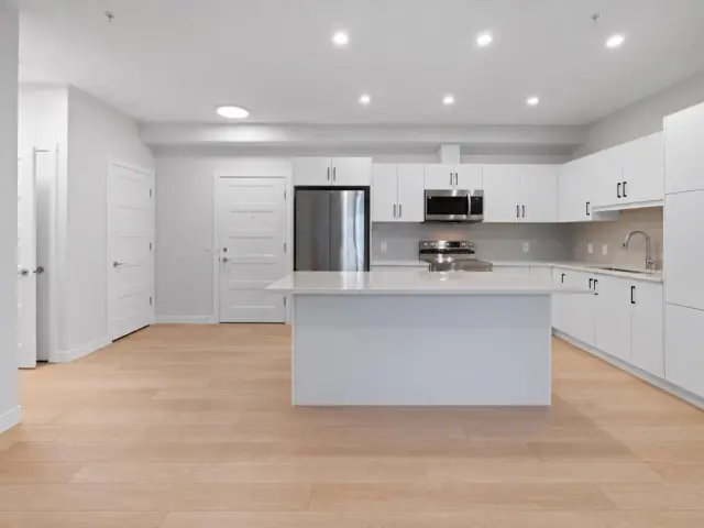 1112, 81 Arbour Lake View NW
