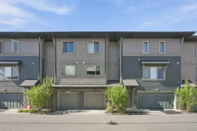 1604, 32 Horseshoe Crescent