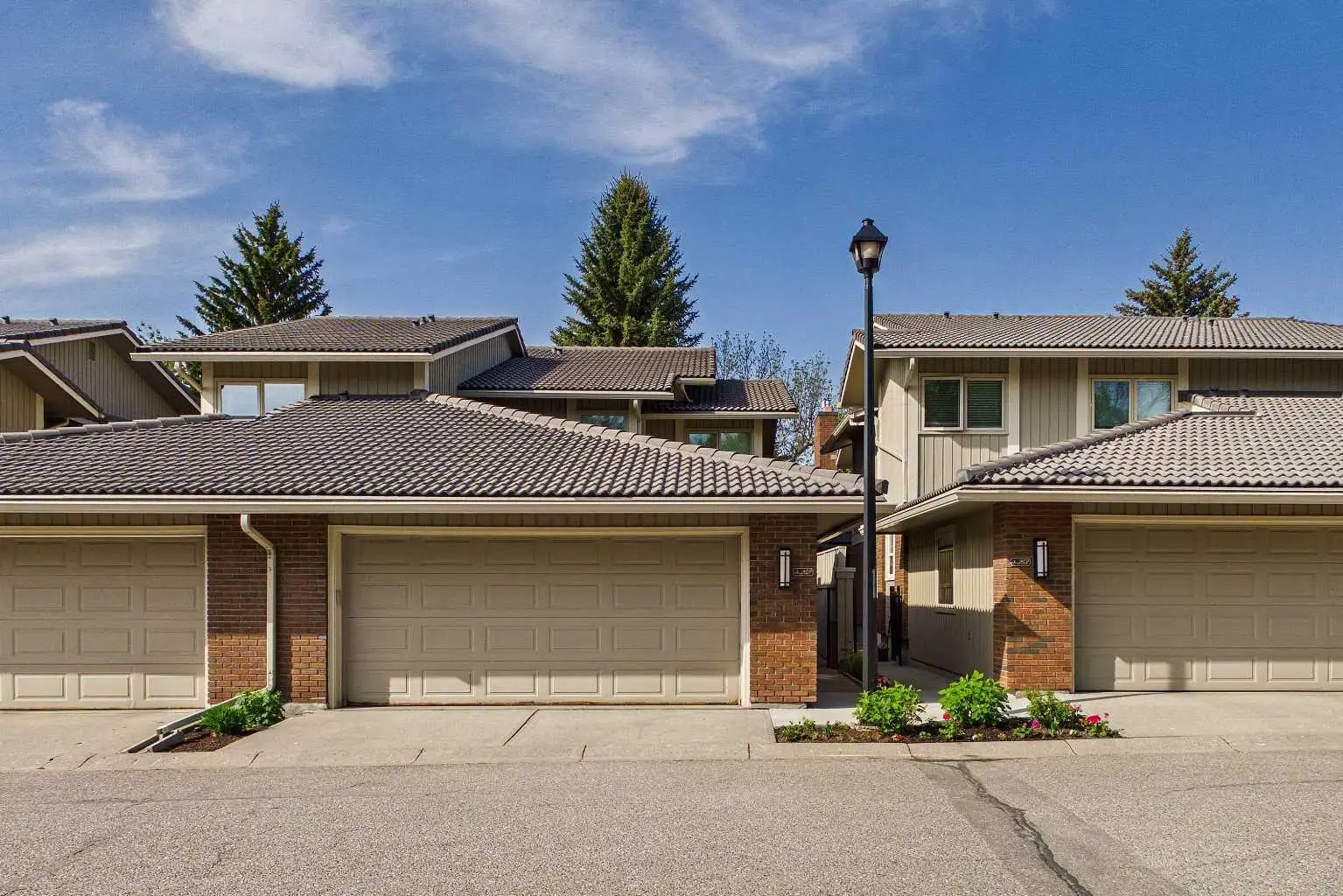 252, 20 Midpark Crescent SE