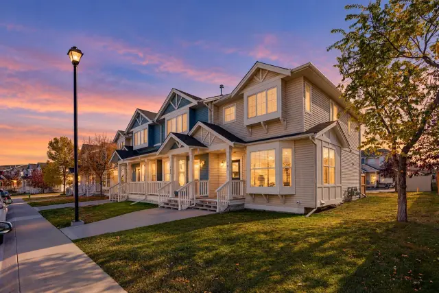 101, 703 Luxstone Square SW