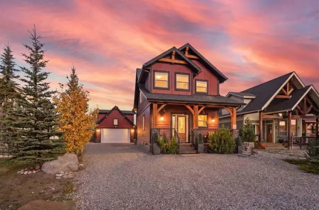 210 Cottageclub Crescent 
