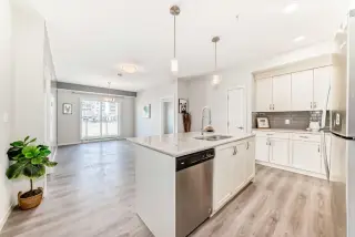 215, 20 Seton Park SE