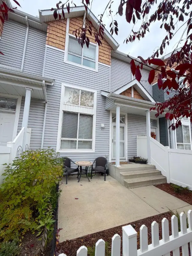 53 Tuscany Court NW