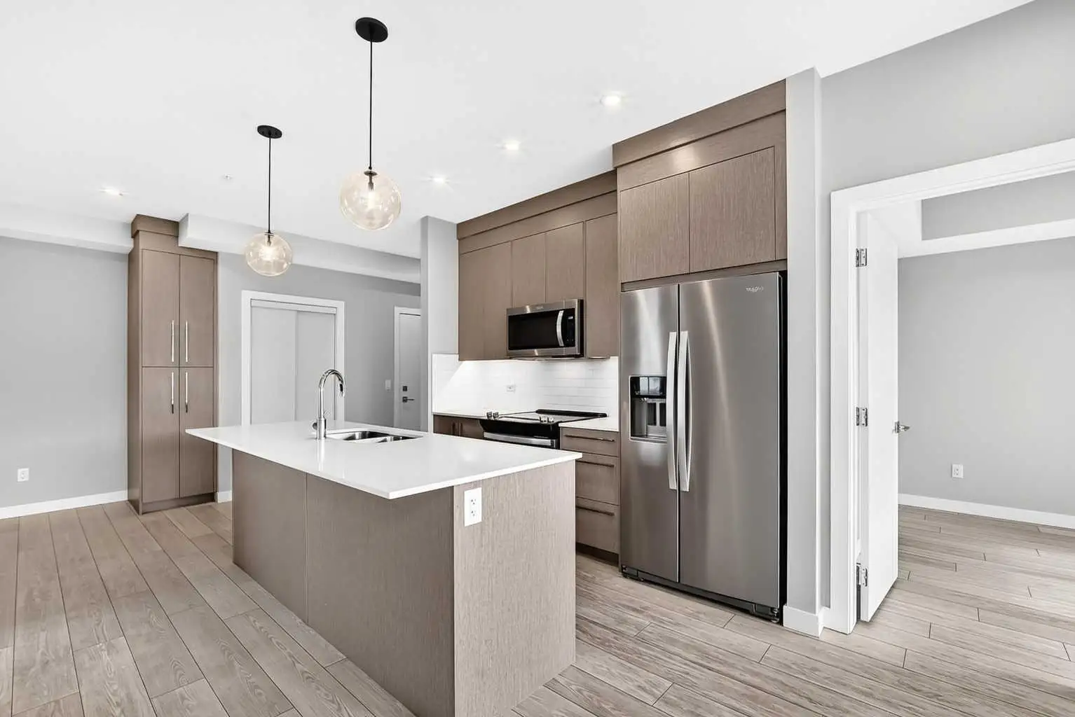 2417, 395 Skyview Parkway NE