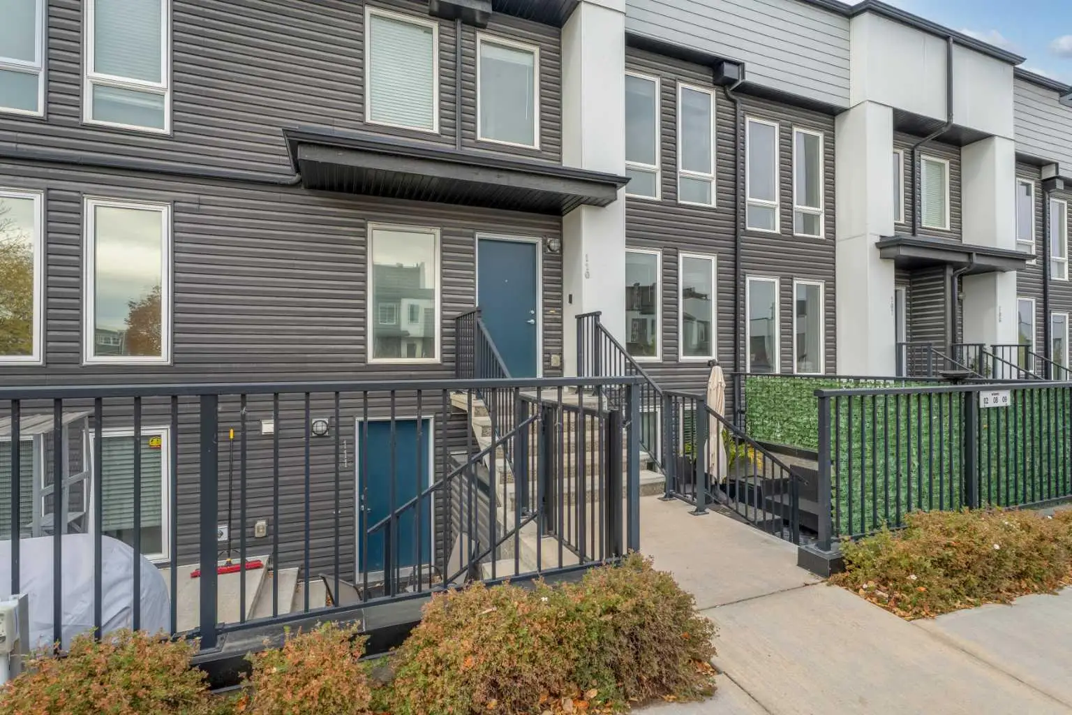 110, 338 Seton Circle SE