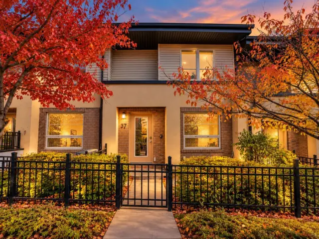 37 Aspen Hills Common SW