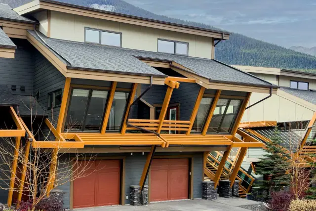 404, 105 Stewart Creek Rise SW