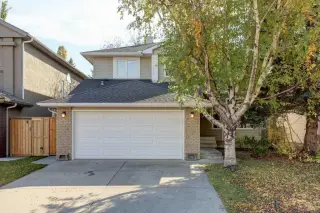 212 Riverview Close SE
